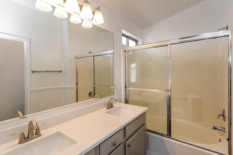 1,910/Mo, 10304 E Baltimore St Mesa, AZ 85207 Main Bathroom View