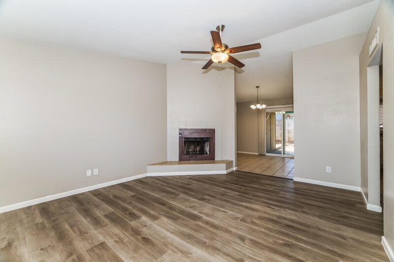 1,990/Mo, 1417 E Irwin Ave Phoenix, AZ 85042 Living Room View