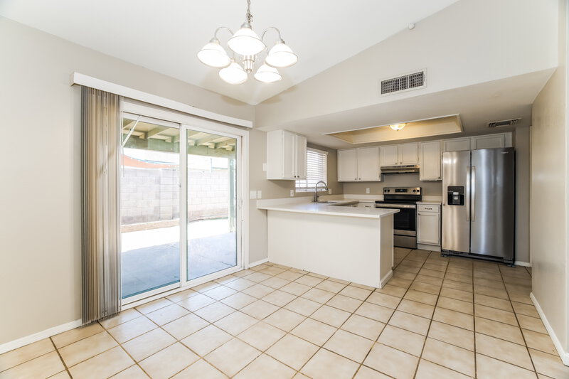 1,990/Mo, 1417 E Irwin Ave Phoenix, AZ 85042 Dining Room View 2