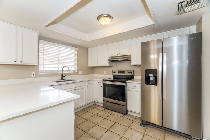 1,990/Mo, 1417 E Irwin Ave Phoenix, AZ 85042 Kitchen View