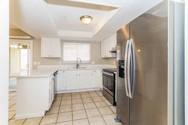 1,990/Mo, 1417 E Irwin Ave Phoenix, AZ 85042 Kitchen View 2
