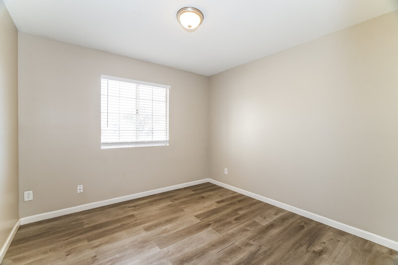 1,990/Mo, 1417 E Irwin Ave Phoenix, AZ 85042 Bedroom View 2