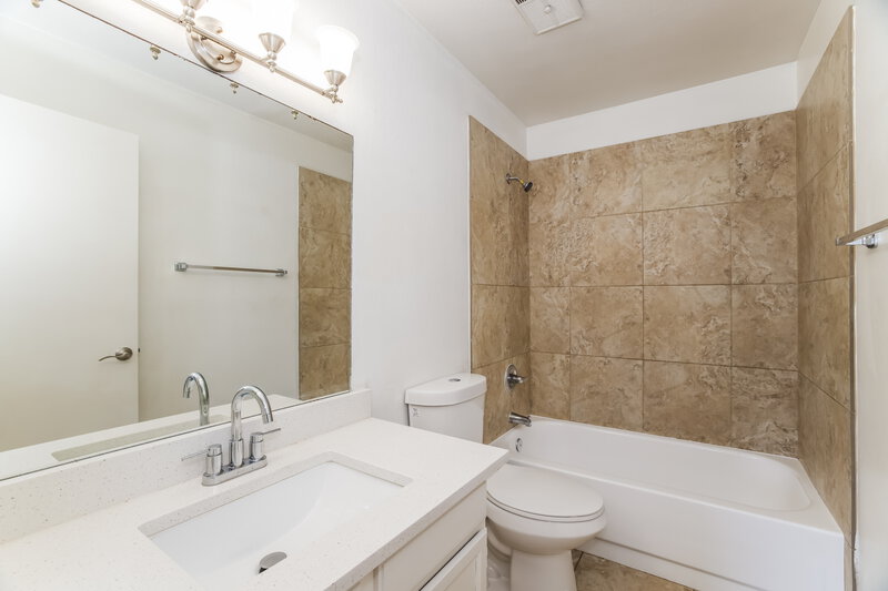 1,990/Mo, 1417 E Irwin Ave Phoenix, AZ 85042 Bathroom View