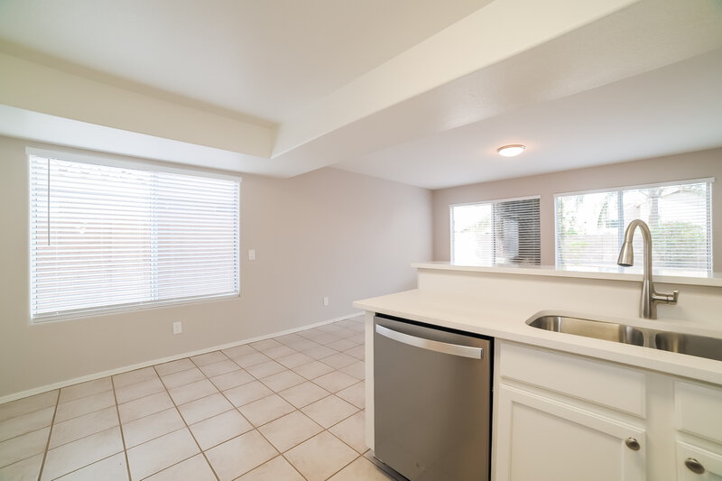2,690/Mo, 3929 E Wescott Dr Phoenix, AZ 85050 Kitchen View