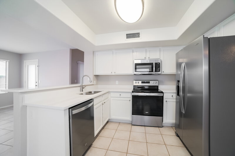 2,690/Mo, 3929 E Wescott Dr Phoenix, AZ 85050 Kitchen View 2