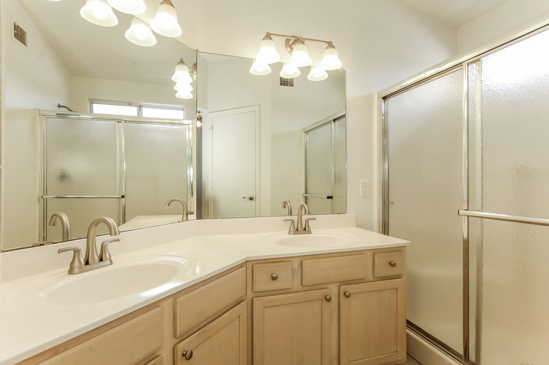 2,480/Mo, 3929 E Wescott Dr Phoenix, AZ 85050 Main Bathroom View