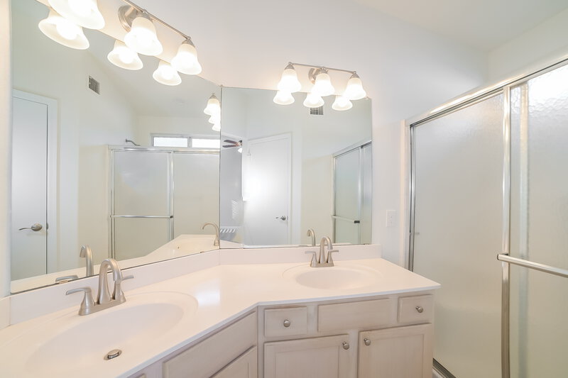 2,690/Mo, 3929 E Wescott Dr Phoenix, AZ 85050 Main Bathroom View