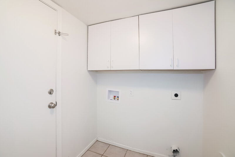 2,690/Mo, 3929 E Wescott Dr Phoenix, AZ 85050 Laundry Room View