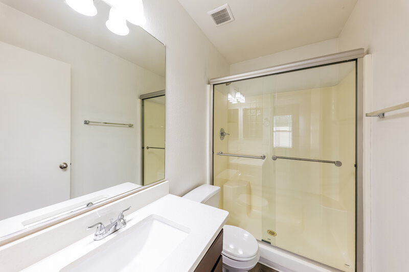 2,240/Mo, 3108 W Lucia Dr Phoenix, AZ 85083 Main Bathroom View