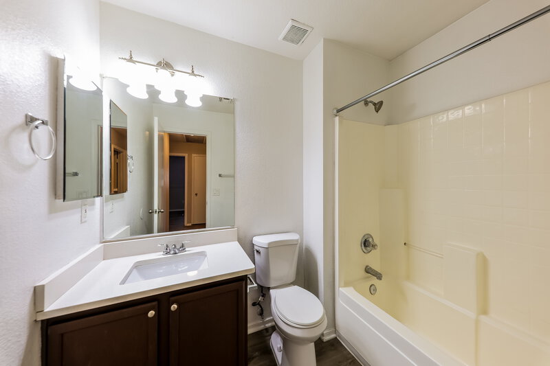 2,240/Mo, 3108 W Lucia Dr Phoenix, AZ 85083 Bathroom View