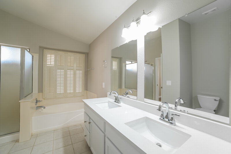 1,990/Mo, 15345 W Lea Ln Surprise, AZ 85374 Main Bathroom View