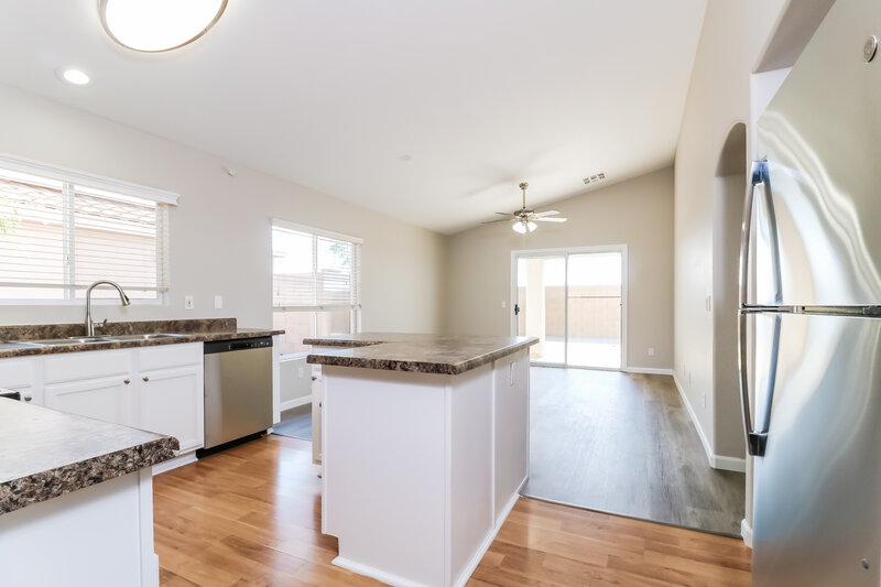 1,775/Mo, 11 S 219th Dr Buckeye, AZ 85326 Kitchen View