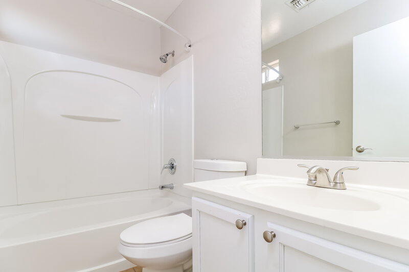 1,775/Mo, 11 S 219th Dr Buckeye, AZ 85326 Main Bathroom View