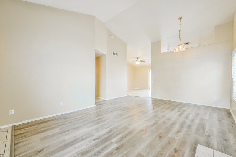 0/Mo, 1130 N Meadows Dr Chandler, AZ 85224 Living Room View 2