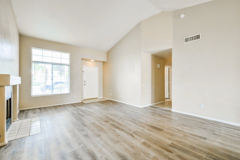 0/Mo, 1130 N Meadows Dr Chandler, AZ 85224 Living Room View 3