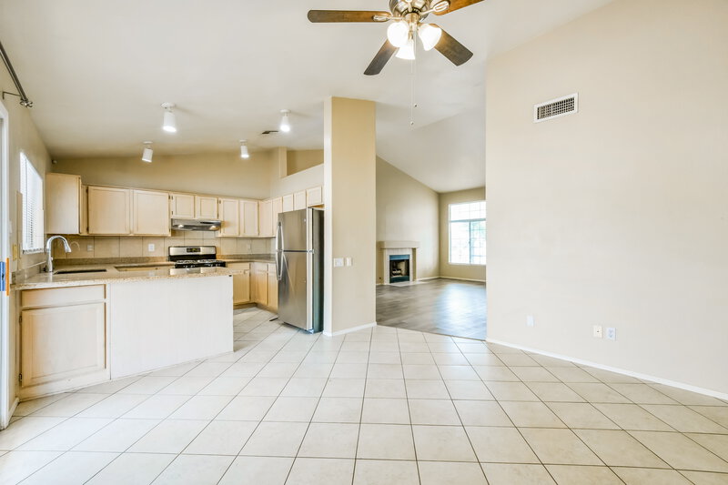 0/Mo, 1130 N Meadows Dr Chandler, AZ 85224 Dining Room View 2