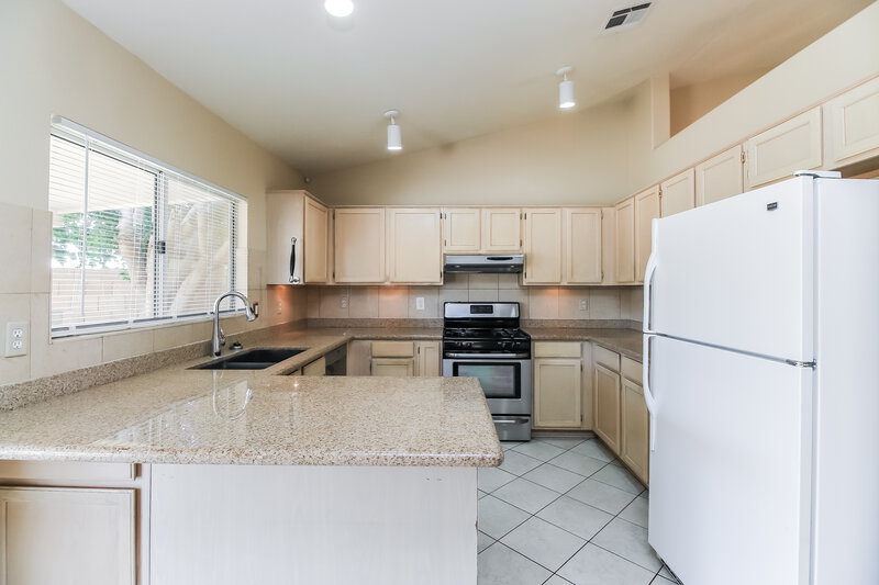 2,335/Mo, 1130 N Meadows Dr Chandler, AZ 85224 Kitchen View