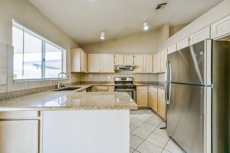 0/Mo, 1130 N Meadows Dr Chandler, AZ 85224 Kitchen View