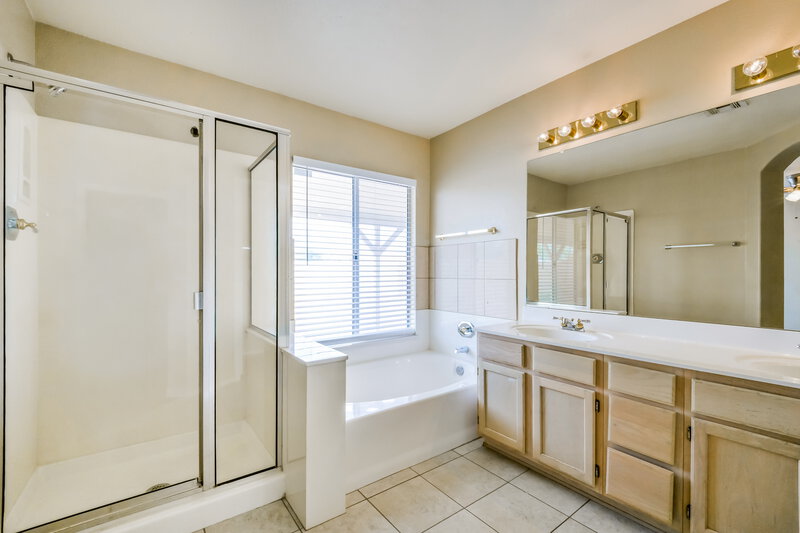 0/Mo, 1130 N Meadows Dr Chandler, AZ 85224 Main Bathroom View