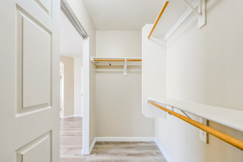 0/Mo, 1130 N Meadows Dr Chandler, AZ 85224 Walk In Closet View