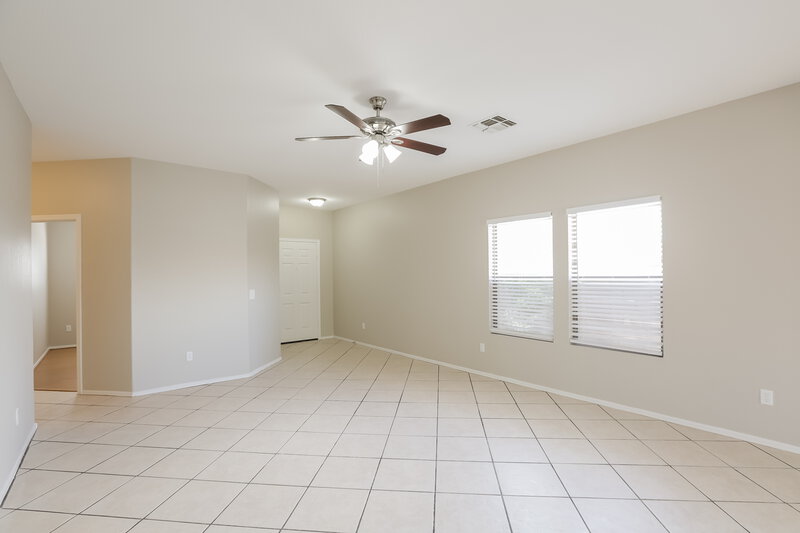 2,405/Mo, 5216 E Flower Ave Mesa, AZ 85206 Living Room View 2