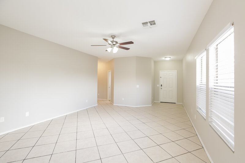 2,405/Mo, 5216 E Flower Ave Mesa, AZ 85206 Living Room View 3