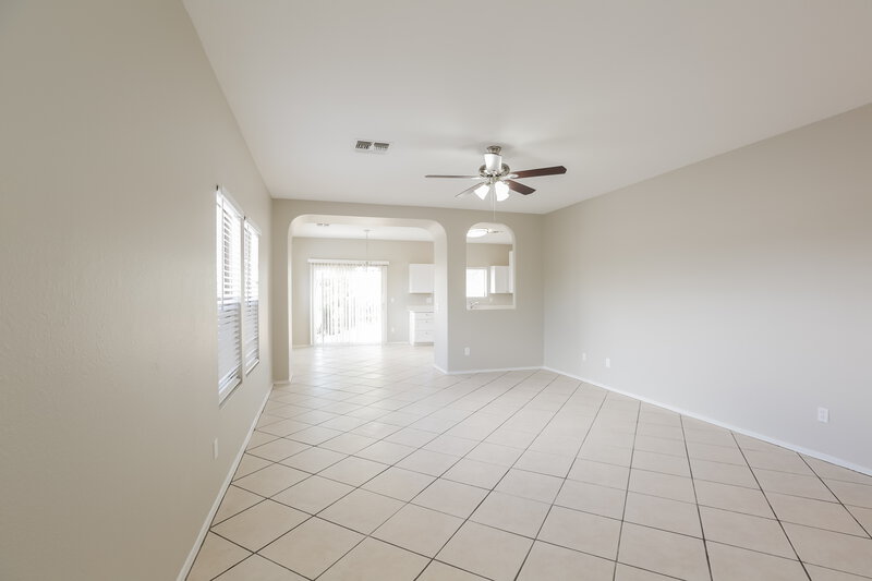 2,405/Mo, 5216 E Flower Ave Mesa, AZ 85206 Living Room View 4