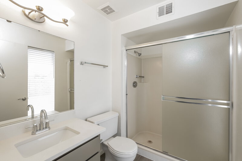 2,170/Mo, 307 W Nopal Pl Chandler, AZ 85225 Main Bathroom View
