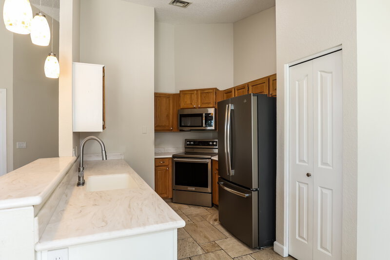2,225/Mo, 4452 E Wildwood Dr Phoenix, AZ 85048 Kitchen View