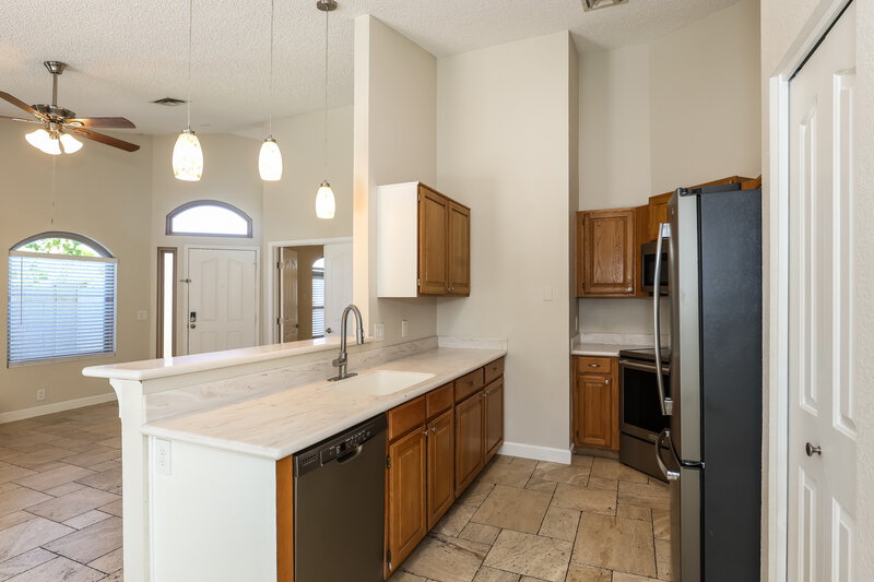 2,225/Mo, 4452 E Wildwood Dr Phoenix, AZ 85048 Kitchen View 2