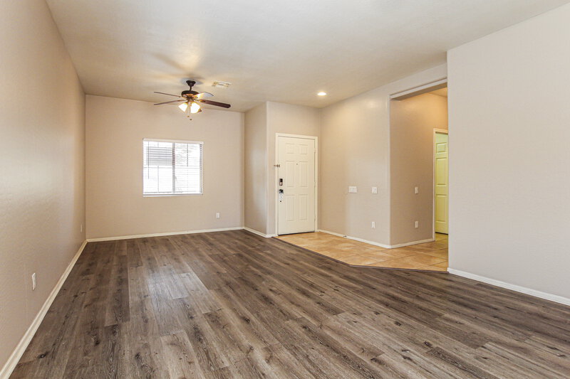 2,365/Mo, 5206 W Glass Ln Laveen, AZ 85339 Living Room View 2