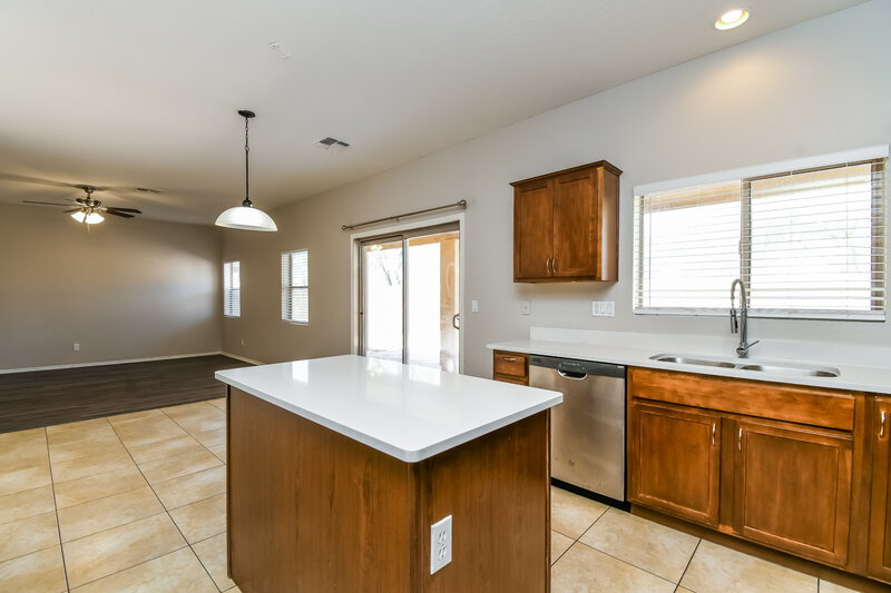 2,275/Mo, 5206 W Glass Ln Laveen, AZ 85339 Kitchen View 2