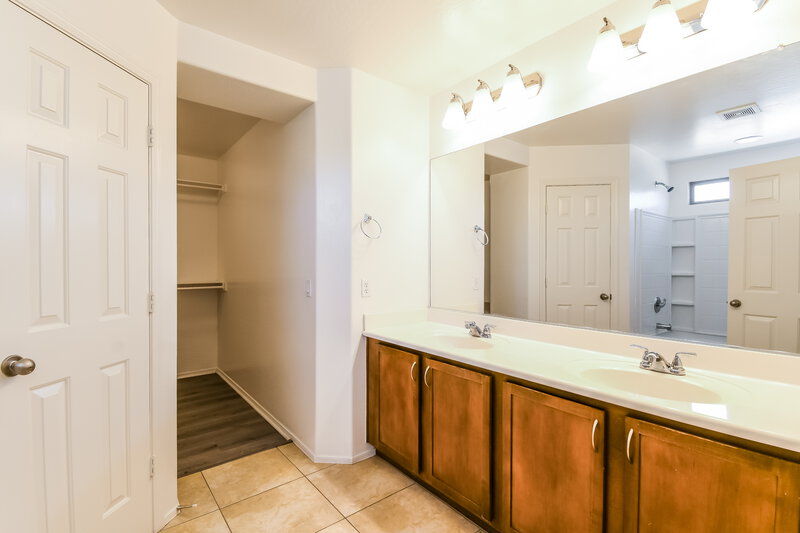2,275/Mo, 5206 W Glass Ln Laveen, AZ 85339 Main Bathroom View