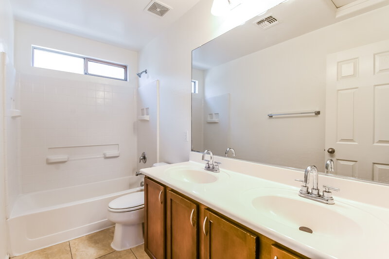 2,275/Mo, 5206 W Glass Ln Laveen, AZ 85339 Bathroom View