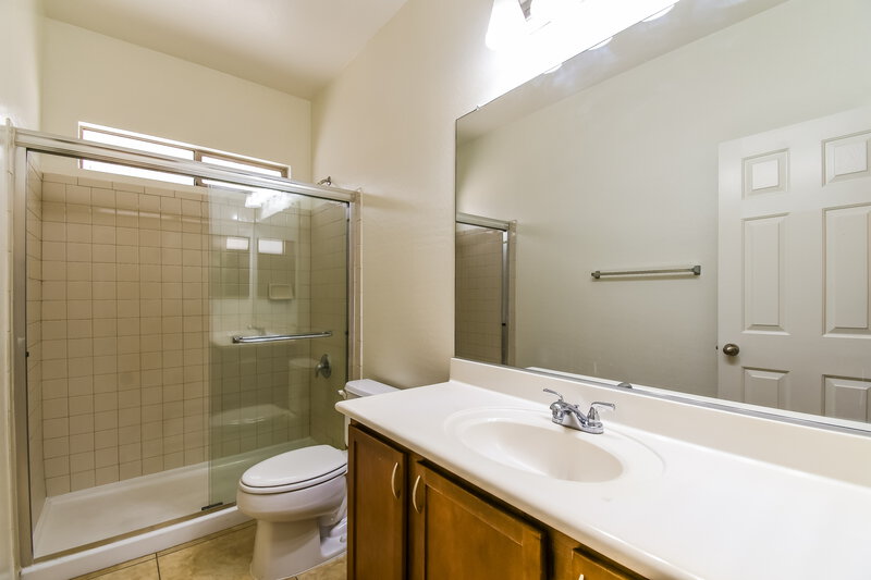 2,275/Mo, 5206 W Glass Ln Laveen, AZ 85339 Bathroom View 3