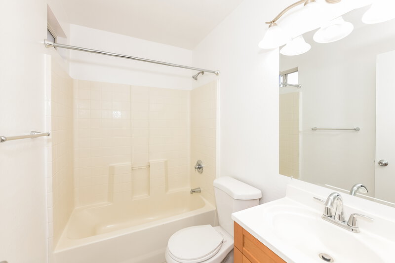 1,780/Mo, 11509 W Shaw Butte Dr El Mirage, AZ 85335 Main Bathroom View