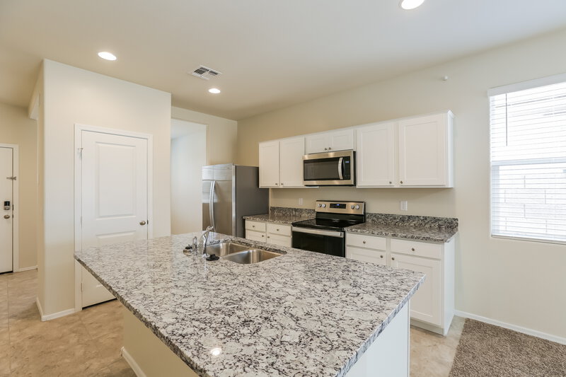 2,170/Mo, 7823 W Riverside Ave Phoenix, AZ 85043 Kitchen View