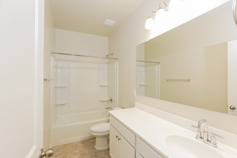 2,170/Mo, 7823 W Riverside Ave Phoenix, AZ 85043 Bathroom View