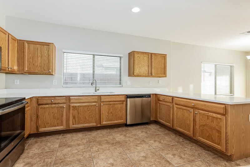 2,045/Mo, 41915 N 46th Dr Phoenix, AZ 85086 Kitchen View 2