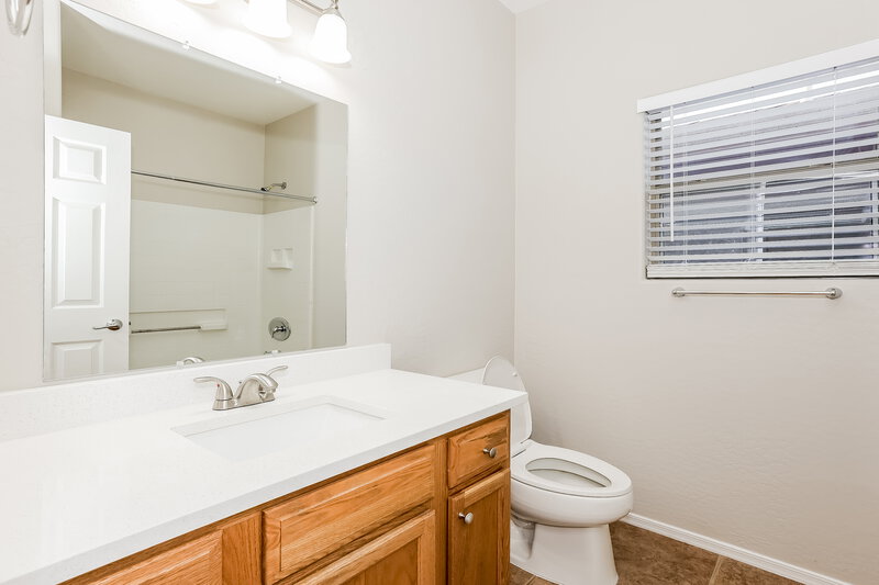 2,045/Mo, 41915 N 46th Dr Phoenix, AZ 85086 Bathroom View