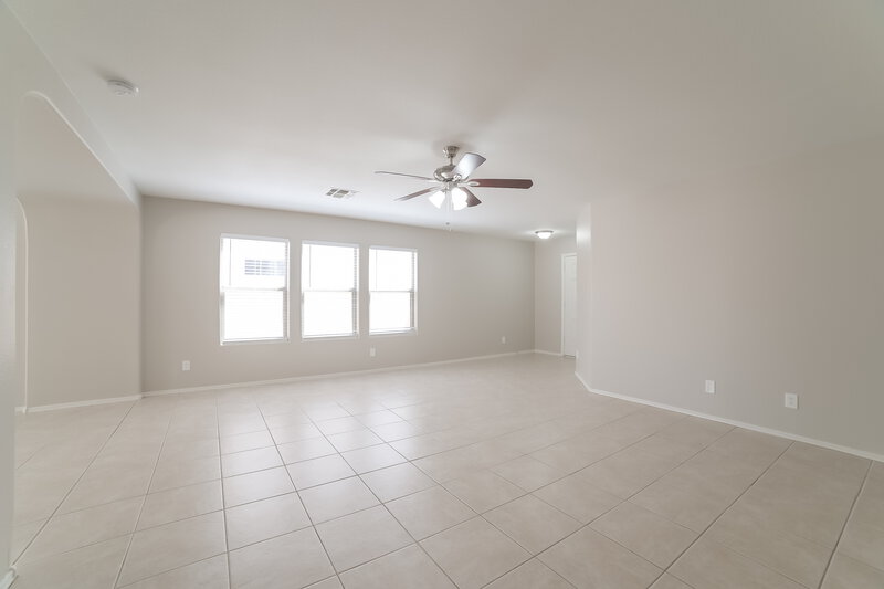 2,215/Mo, 4026 E Tether Trl Phoenix, AZ 85050 Living Room View