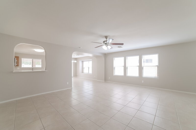 2,215/Mo, 4026 E Tether Trl Phoenix, AZ 85050 Living Room View 2