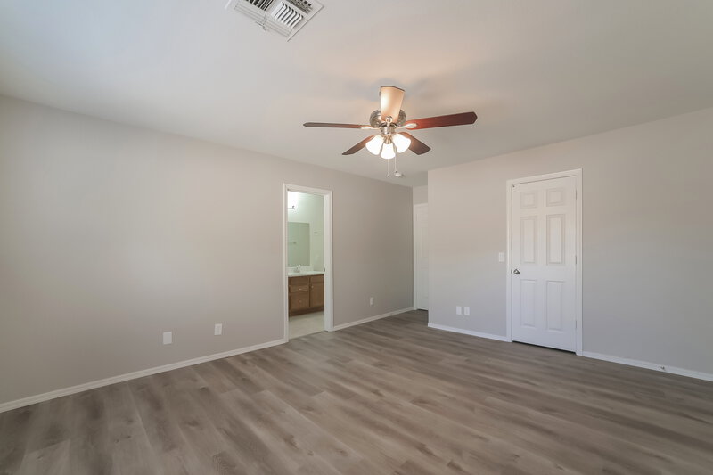 2,215/Mo, 4026 E Tether Trl Phoenix, AZ 85050 Main Bedroom View