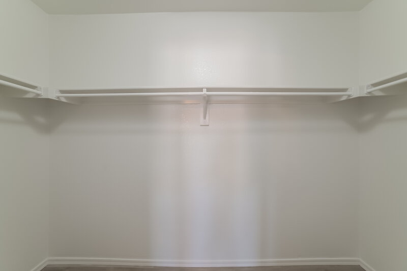 2,215/Mo, 4026 E Tether Trl Phoenix, AZ 85050 Walk In Closet View