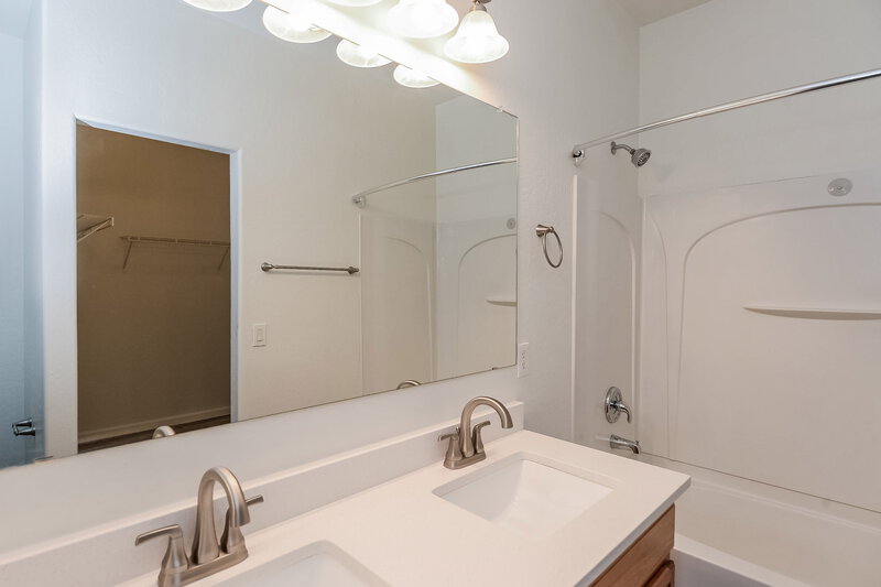 1,905/Mo, 40164 N Thoroughbred Way San Tan Valley, AZ 85140 Main Bathroom View