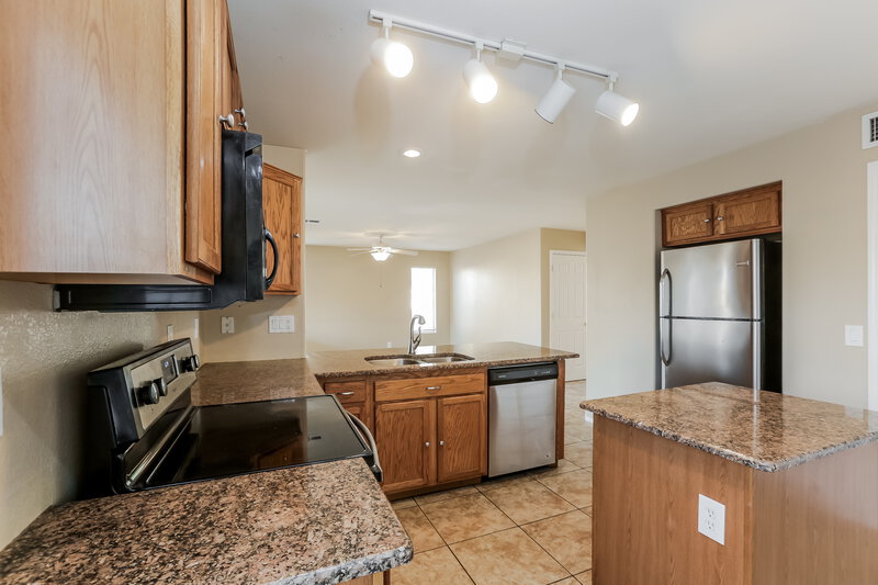 2,305/Mo, 7734 S 47th Ln Laveen, AZ 85339 Kitchen View