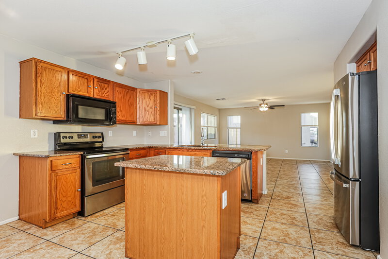 2,285/Mo, 7734 S 47th Ln Laveen, AZ 85339 Kitchen View