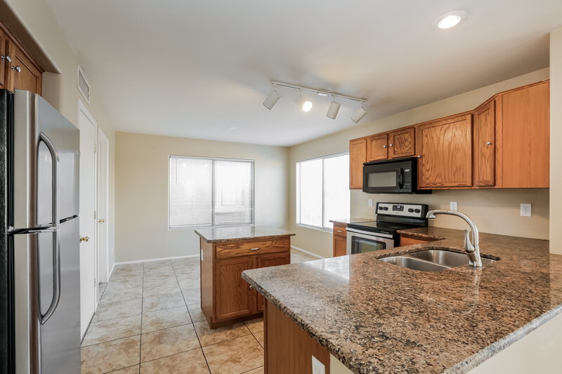 2,305/Mo, 7734 S 47th Ln Laveen, AZ 85339 Kitchen View 2
