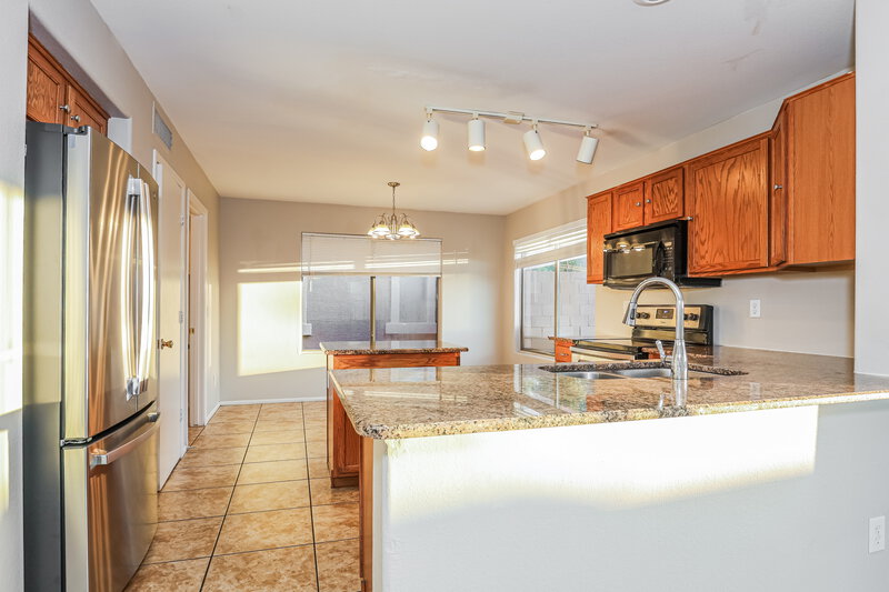 2,285/Mo, 7734 S 47th Ln Laveen, AZ 85339 Kitchen View 2