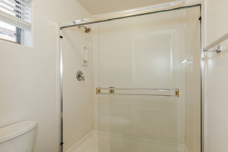 2,285/Mo, 7734 S 47th Ln Laveen, AZ 85339 Main Bathroom View 2